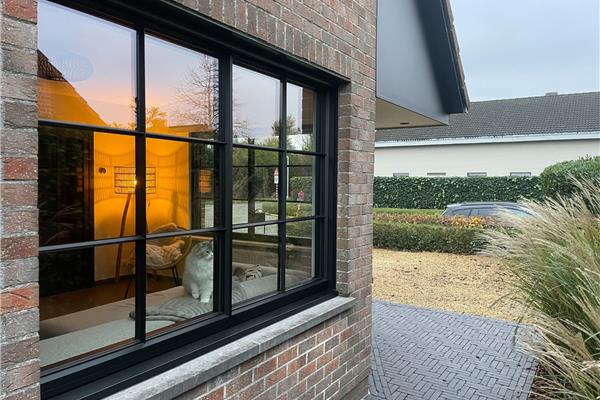 Steellook kozijn met oplijmkruishouten